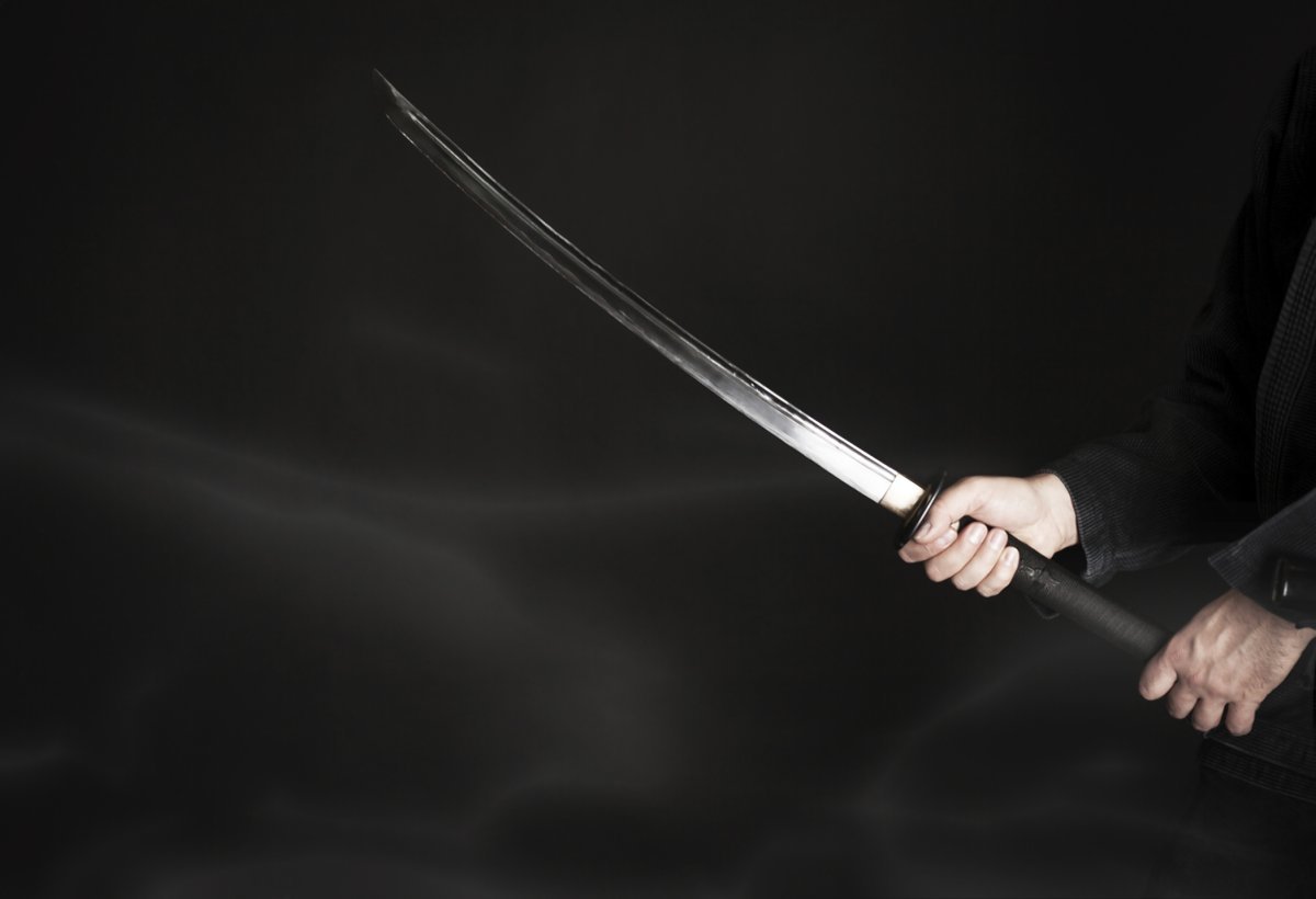 समुराई तलवार के साथ गिरफ्तार व्यक्ति: लंदन में कई लोगों पर चाकू से हमला