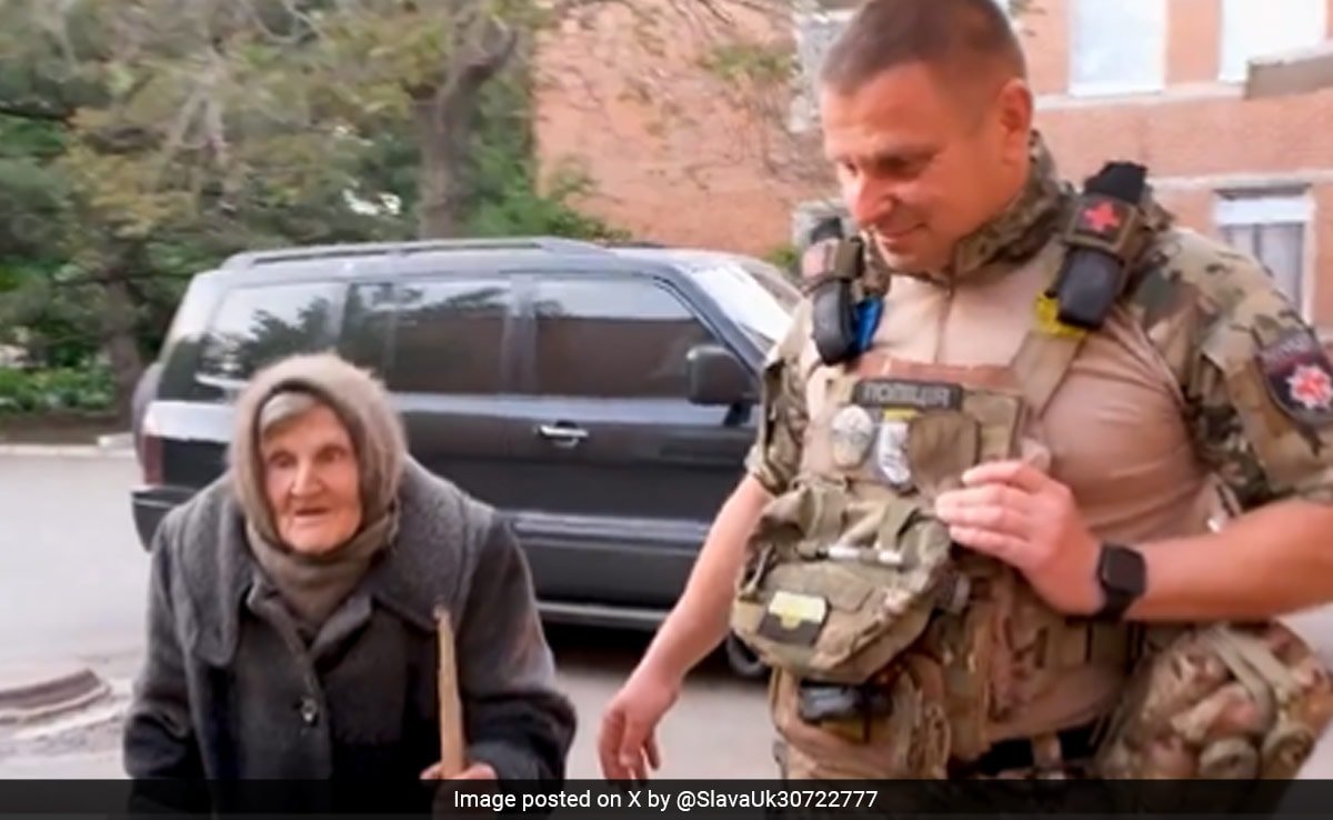 98 سالہ یوکرینی خاتون نے جاری تنازع کے دوران 10 کلومیٹر گولہ باری سے فرار ہونے کی جرات کی
