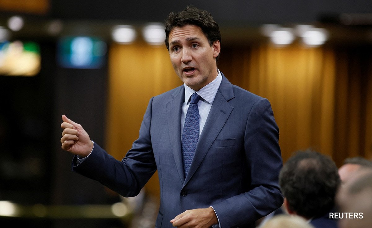 Liderul opoziției din Canada a fost expulzat din Cameră pentru că i-a spus "Wacko" premierului