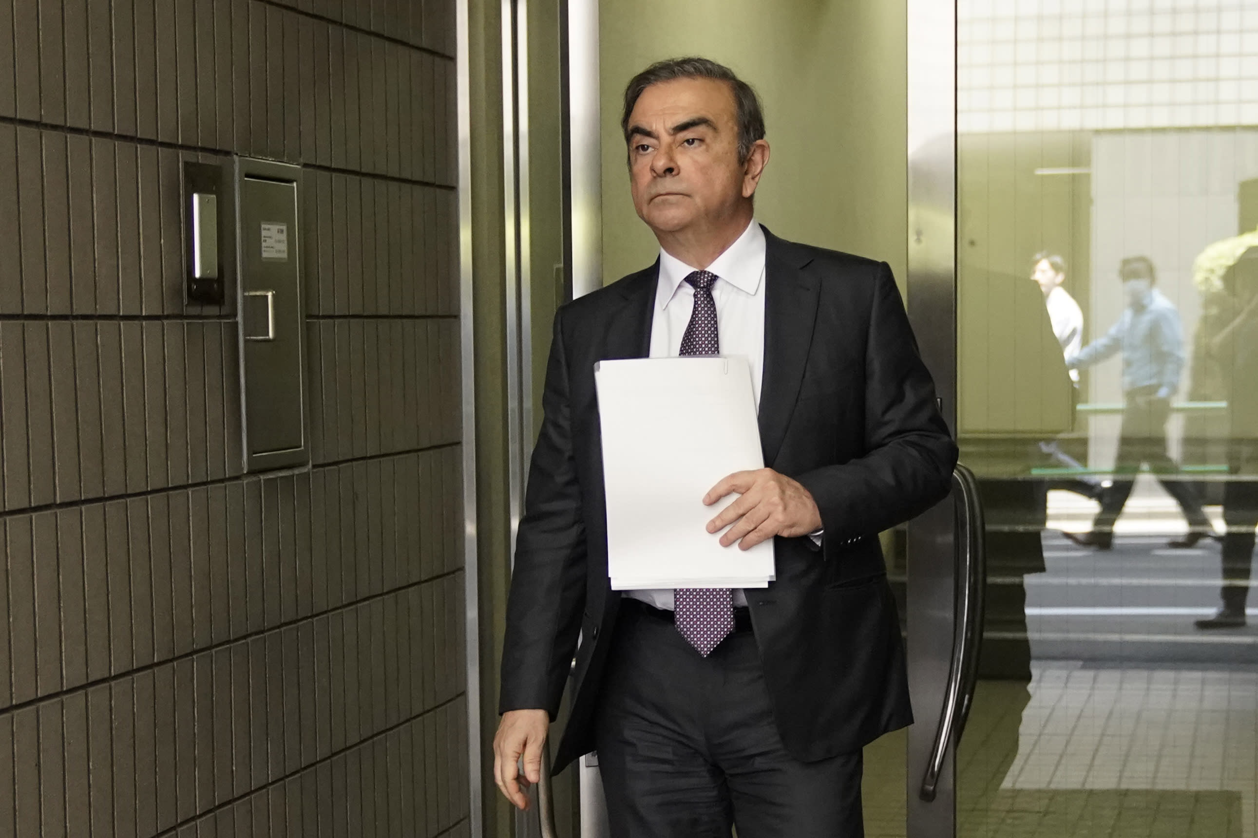 Ousted Nissan Chairman Carlos Ghosn reportedly flees house arrest in Tokyo for Lebanon