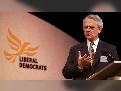 Lord Robert Maclennan: Tributes to former SDP leader and LibDem peer