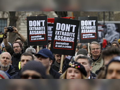 ‘First they came for Julian, next for you’: Waters, Westwood join massive London rally against Assange extradition (PHOTOS)