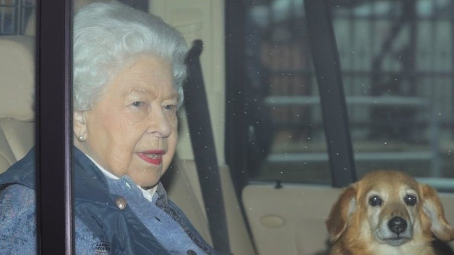 Queen urges UK to 'work as one' in message to nation