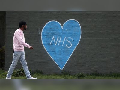 Coronavirus: 19 NHS workers die with coronavirus - but health sec says PPE not to blame