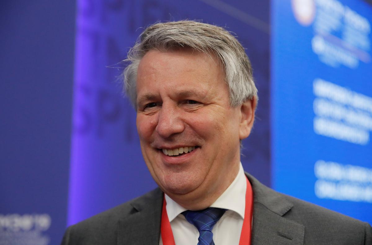 Shell CEO does not rule out moving headquarters to Britain