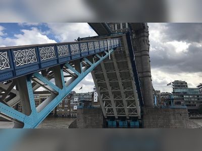 Tower Bridge live: Iconic bridge 'stuck' as traffic gridlocked in capital