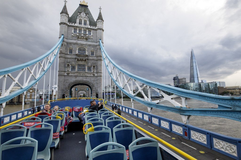 Coronavirus forces London tourist guides to adapt