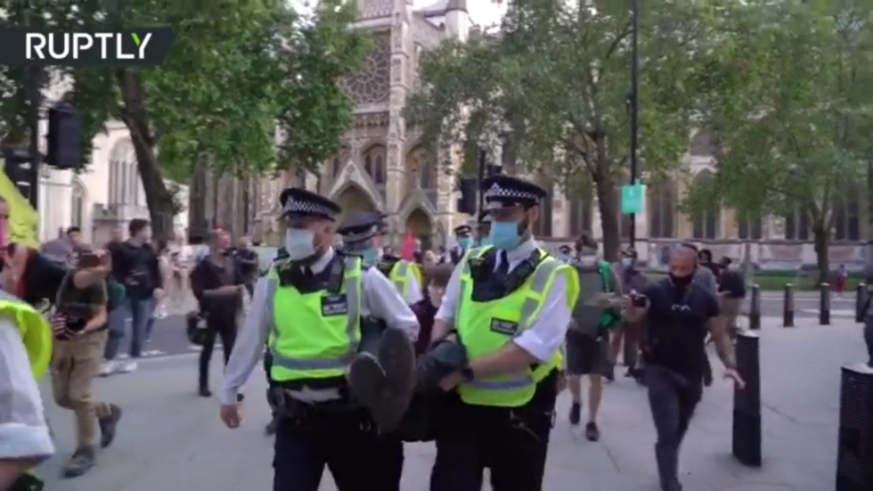 WATCH London cops CARRY AWAY man who daubed ‘is a racist’ graffiti on Churchill statue amid Extinction Rebellion demonstration