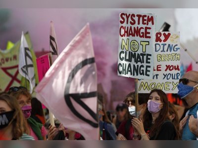 London police arrest 65 people during climate demonstration