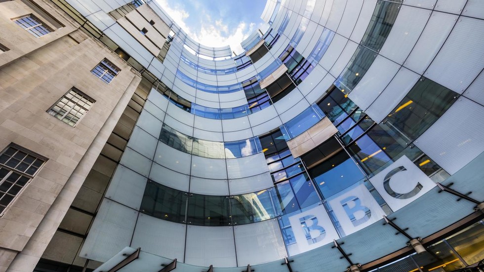 Britons reportedly overwhelm phone lines & website in rush to cancel TV licenses