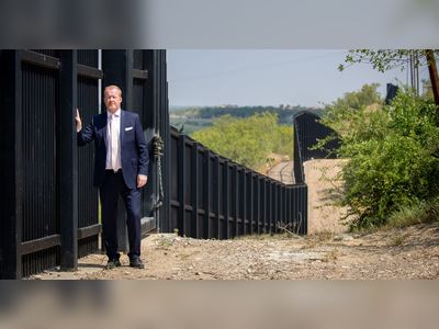 Americans refuse to give up their land for Donald Trump's Mexico border wall