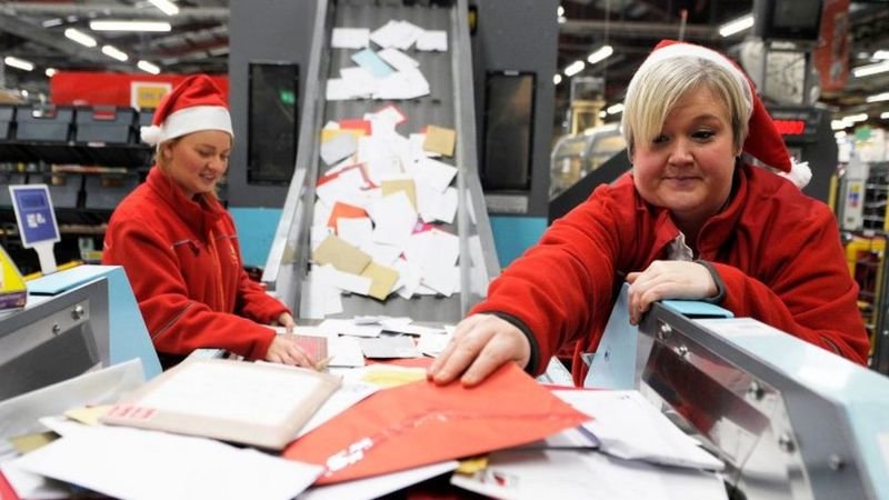 Royal Mail seeks record number of Christmas temps
