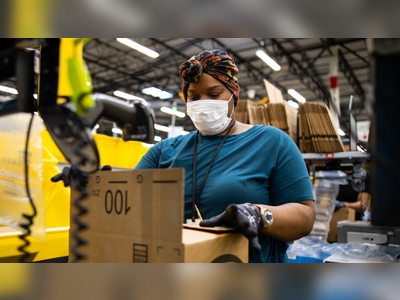 Amazon to give $500M in special holiday bonuses to front-line employees