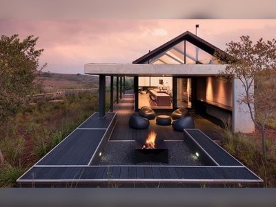Modern Weekend House In South Africa Fuses With Its Natural Habitat