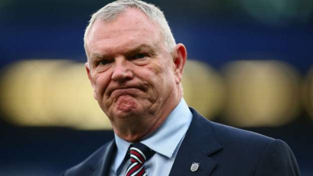 Clarke resigns as FA chairman