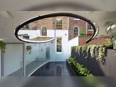 Architects deliberately left a hole in the roof of this extraordinary rear extension