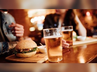 Covid: People in tier two 'will have to leave pub after meal'
