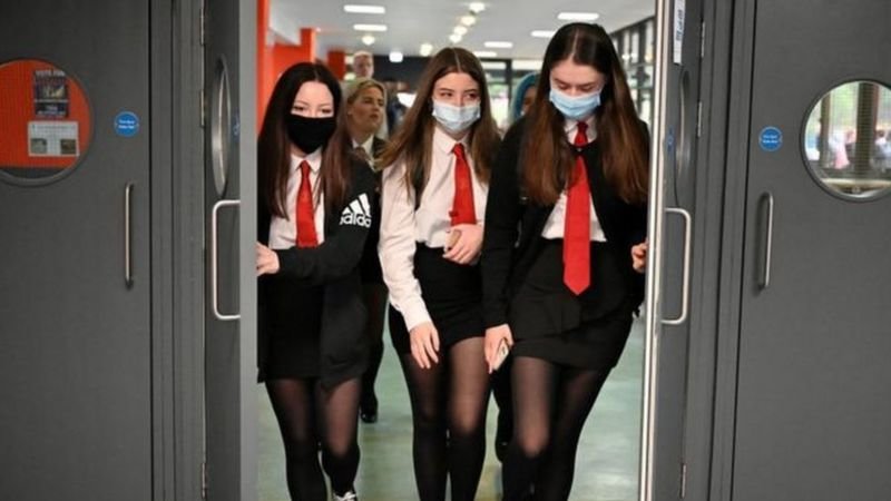 Covid: Face masks could be compulsory in Welsh secondary schools