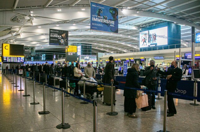 Long queues at Heathrow as Brits flee UK before second lockdown