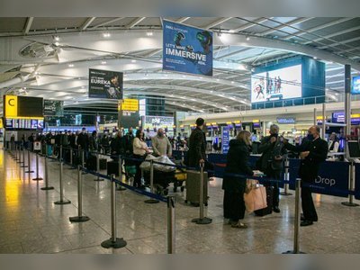 Long queues at Heathrow as Brits flee UK before second lockdown