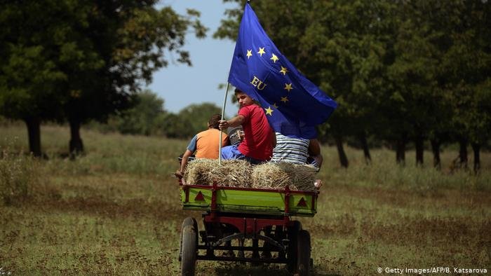Rural EU citizens more anti-European and anti-democratic
