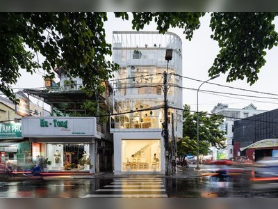 A Translucent Tower in Vietnam Invites Visitors in for a Cup of