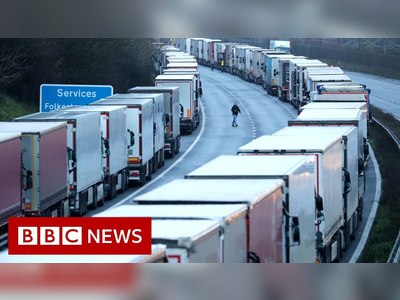 1,500 lorries stuck in Kent as UK talks to France