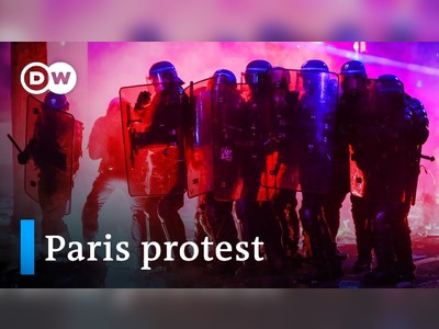 Paris police fire tear gas at angry protesters