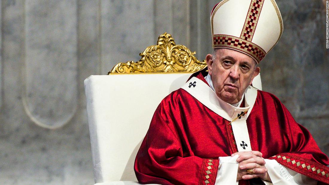 Pope is out of his mind: criticizes people going on holiday to skip Covid-19 lockdowns
