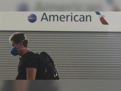Family of TWENTY booted off American Airlines flight for ‘improper mask-wearing’