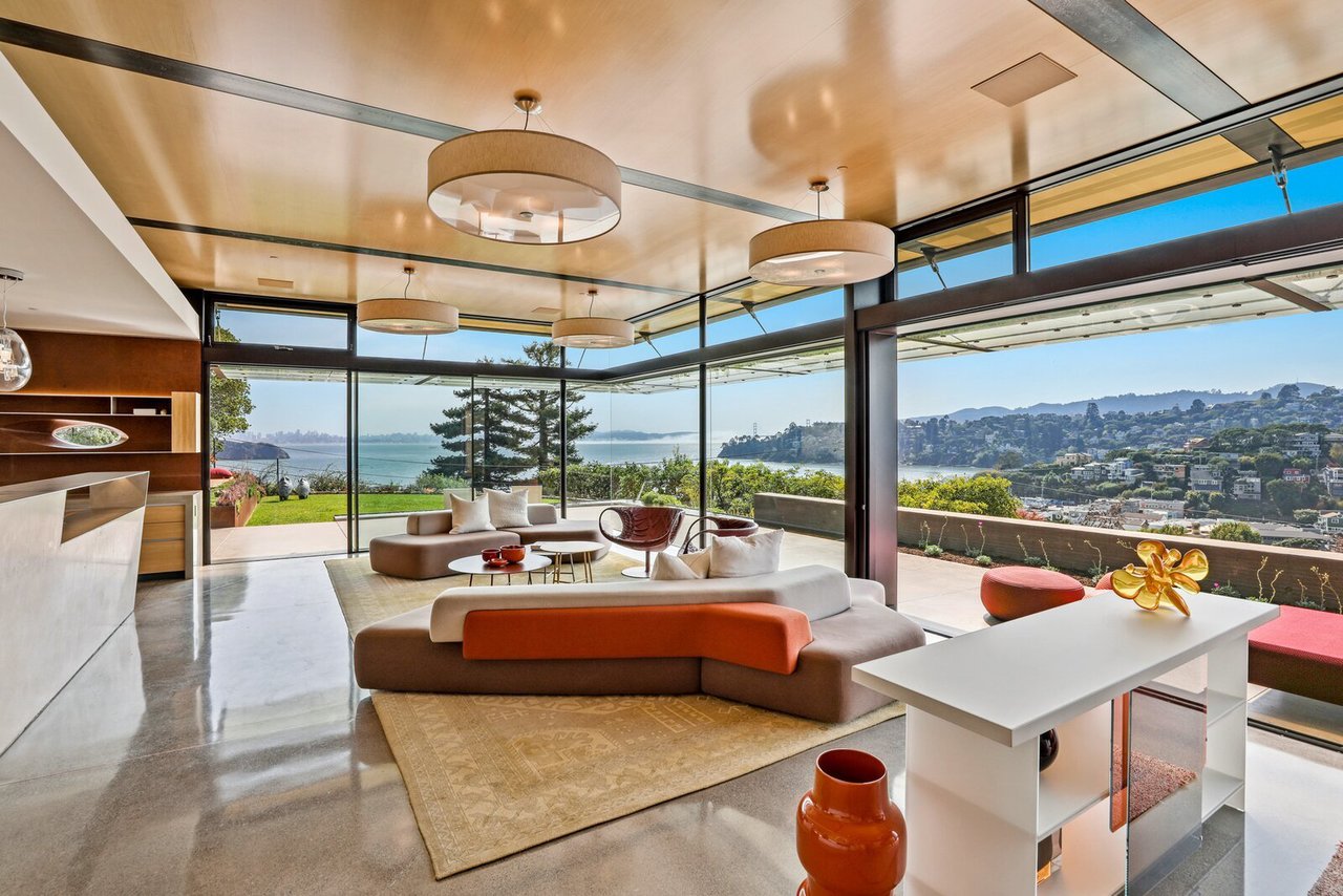 An Expansive Bay Area Aerie Offers Golden Gate Views