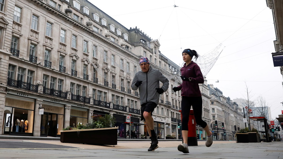 Piers Morgan calls for joggers on high streets to be BANNED as he hosts panel on masking-up exercisers