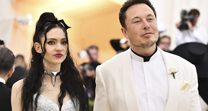 Elon Musk's Girlfriend Grimes Says She's 'Ready to Die' on Mars