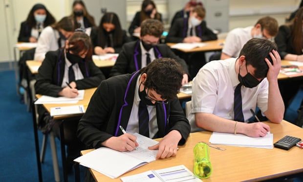 MPs fear 'wild west' of A-level and GCSE exam grades in England