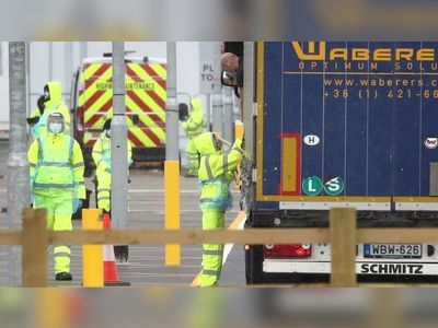 Covid: Lorry drivers arriving in England to be tested