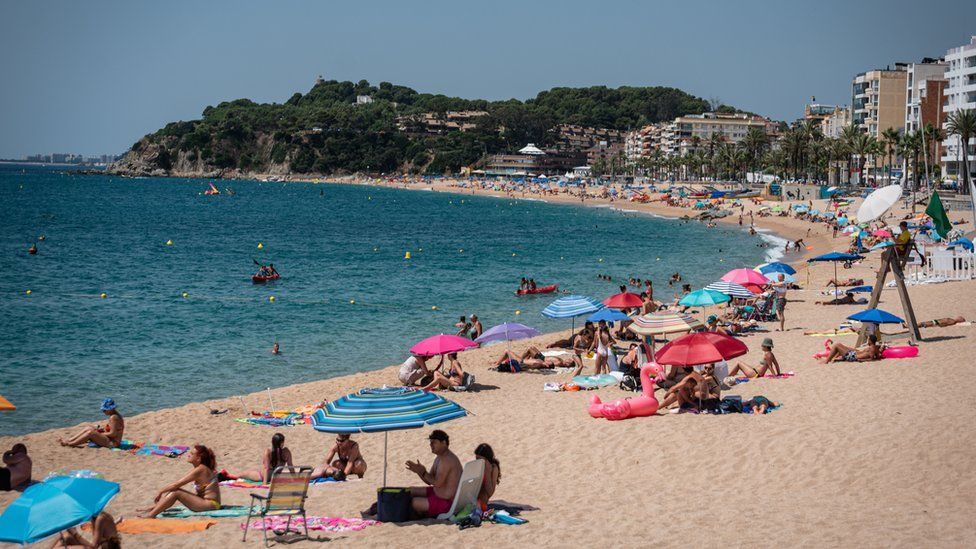 Covid: Summer holidays abroad 'unlikely', warns government adviser
