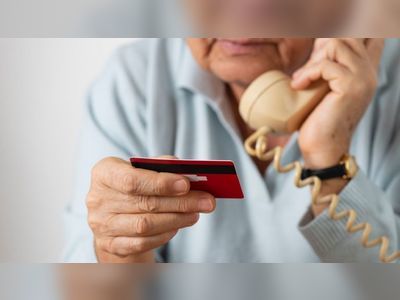 Phone scammers: 'Give me £1,000 to stop calling you'