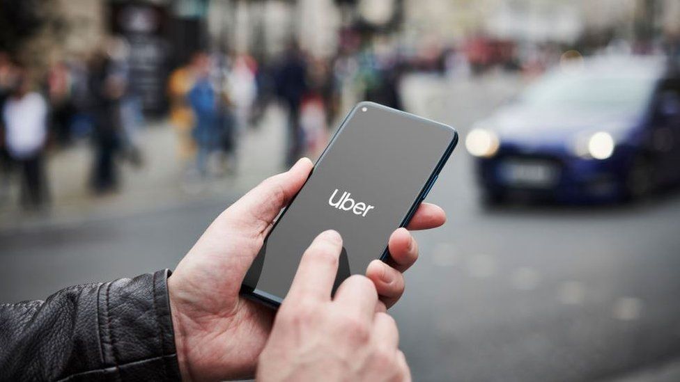 Uber to pay drivers a minimum wage, holiday pay and pensions