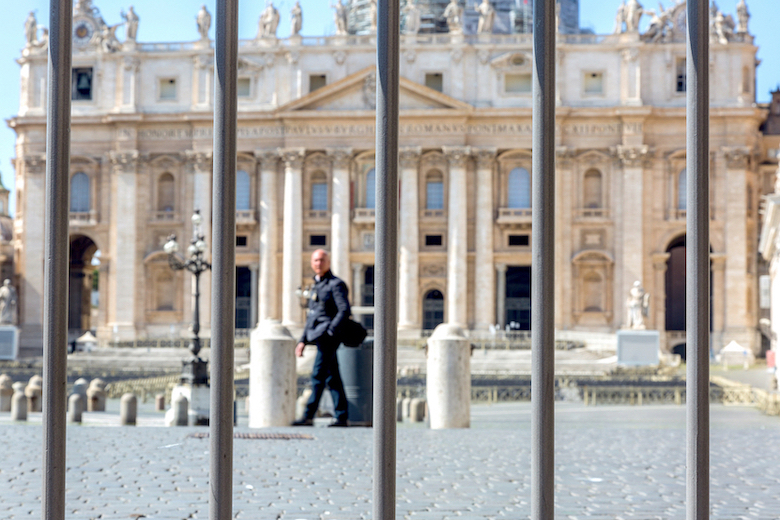 Police seek arrest of Italian middleman in Vatican property deal