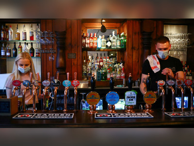 Re-opening pubs won’t require Covid-19 passports, but considering them for domestic use is ‘the right thing to do’ – minister