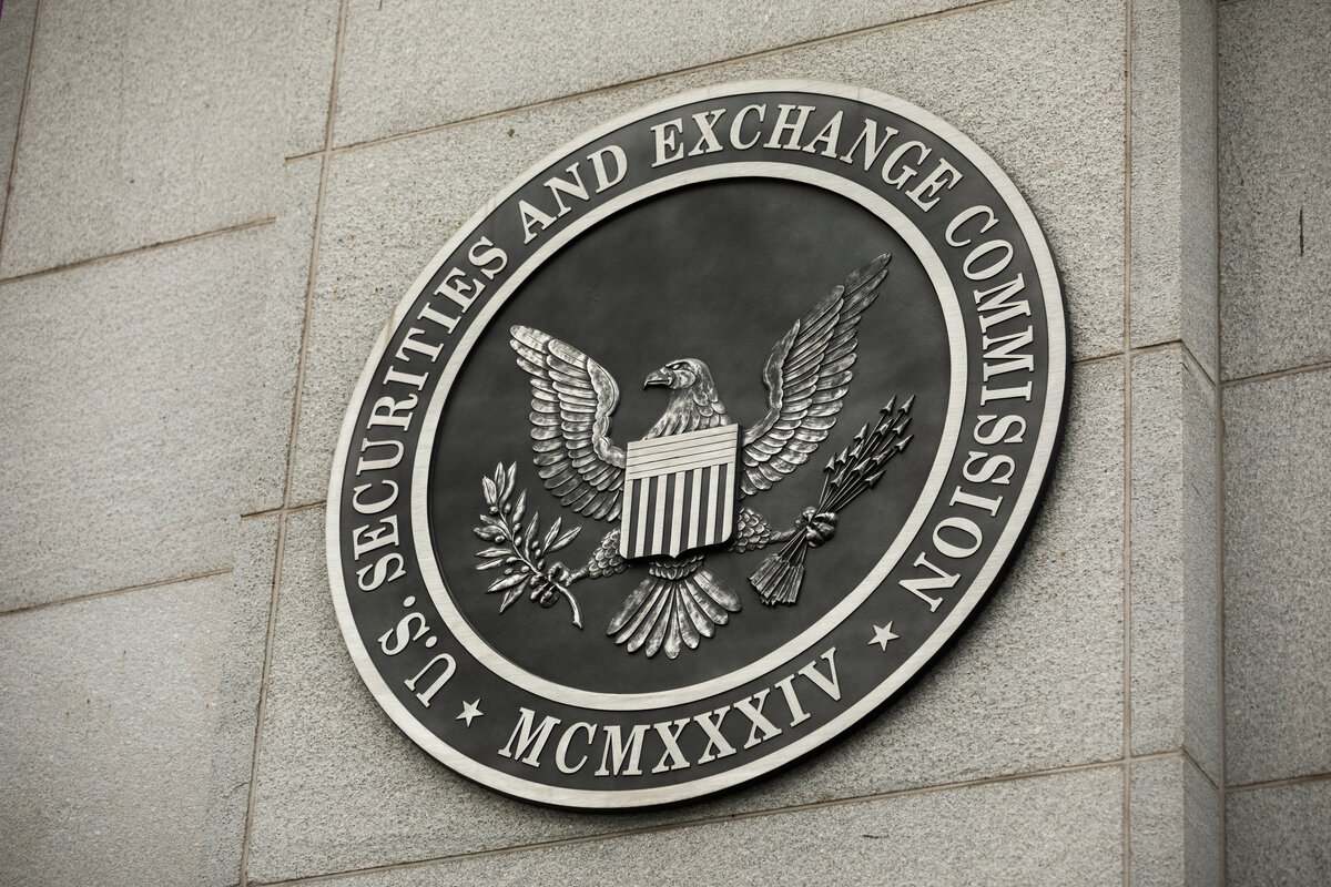 Former SEC Chairman Jay Clayton Warns of New Bitcoin Regulations