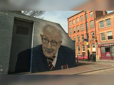 Captain Sir Tom Moore: Street artist creates Manchester mural