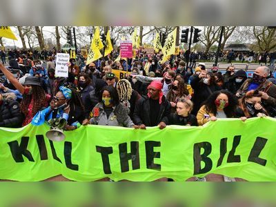Kill the Bill protests: Defend right to protest, Corbyn tells marchers