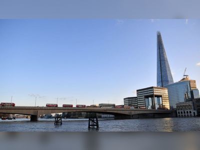 Man dies after jumping in Thames to save woman from London Bridge fall