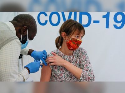 Covid: People 45 or over in England invited to book vaccine