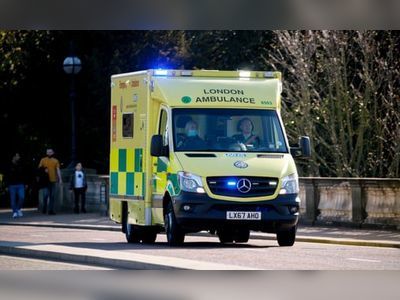 Ambulance crews in England to use iPads to assess accident and stroke victims