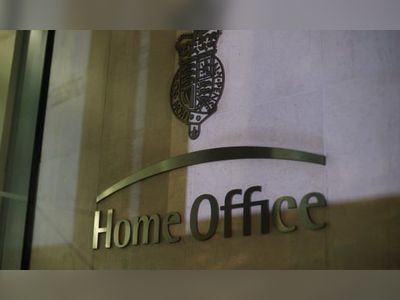 Home Office letter wrongly tells British citizens to apply for settled status