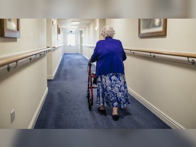 Covid-19: Matt Hancock defends care home action after Cummings' claims