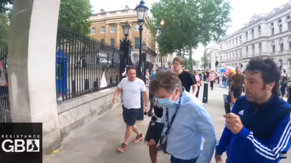 Met Police question man, ‘actively seek’ another after anti-lockdown protesters chase BBC journalist through London