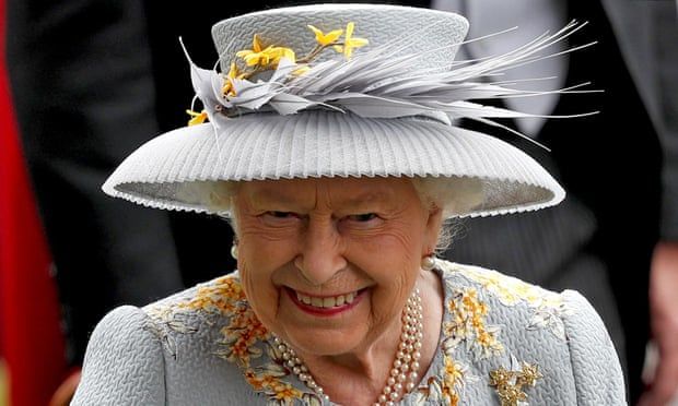 President of Oxford college defends students’ right to remove Queen’s photo